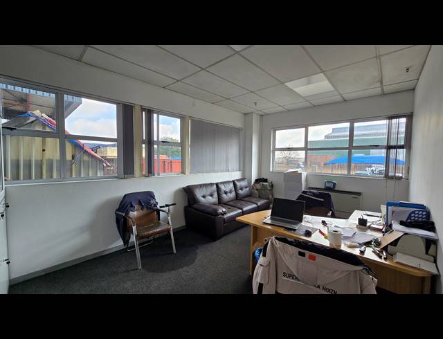 2,170M² WAREHOUSE TO LET IN SPARTAN